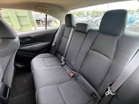 Used 2022 Toyota Corolla LE FWD image 19