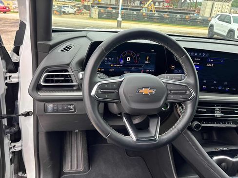 Used 2026 Chevrolet Traverse LT AWD/4WD image 12