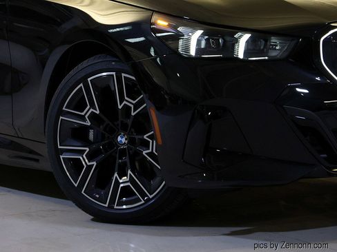 New 2026 BMW i5 eDrive40 w/ M Sport Package AWD/4WD image 3