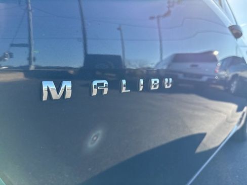 Used 2017 Chevrolet Malibu LT image 12