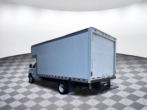 Used 2018 Ford E-350 and Econoline 350 Super Duty RWD image 2