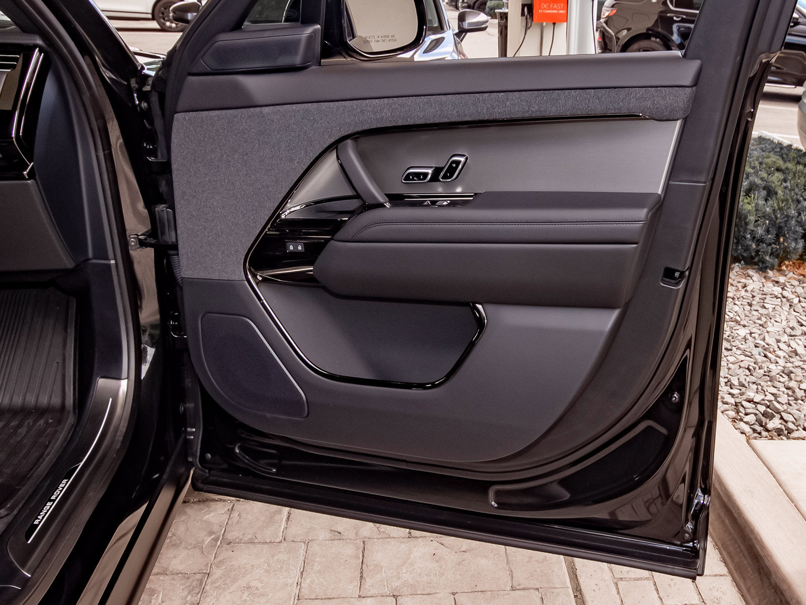 New 2026 Land Rover Range Rover Sport SE AWD/4WD image 41