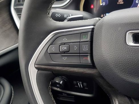 Used 2023 Jeep Grand Cherokee Limited image 22