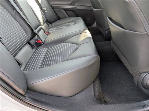 Used 2024 Toyota Camry SE image 18