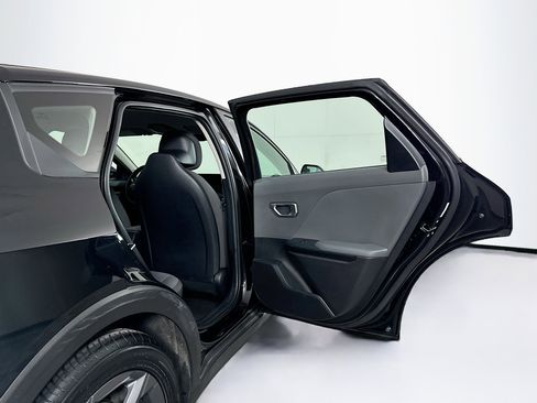 Used 2025 Kia K4 LXS image 29