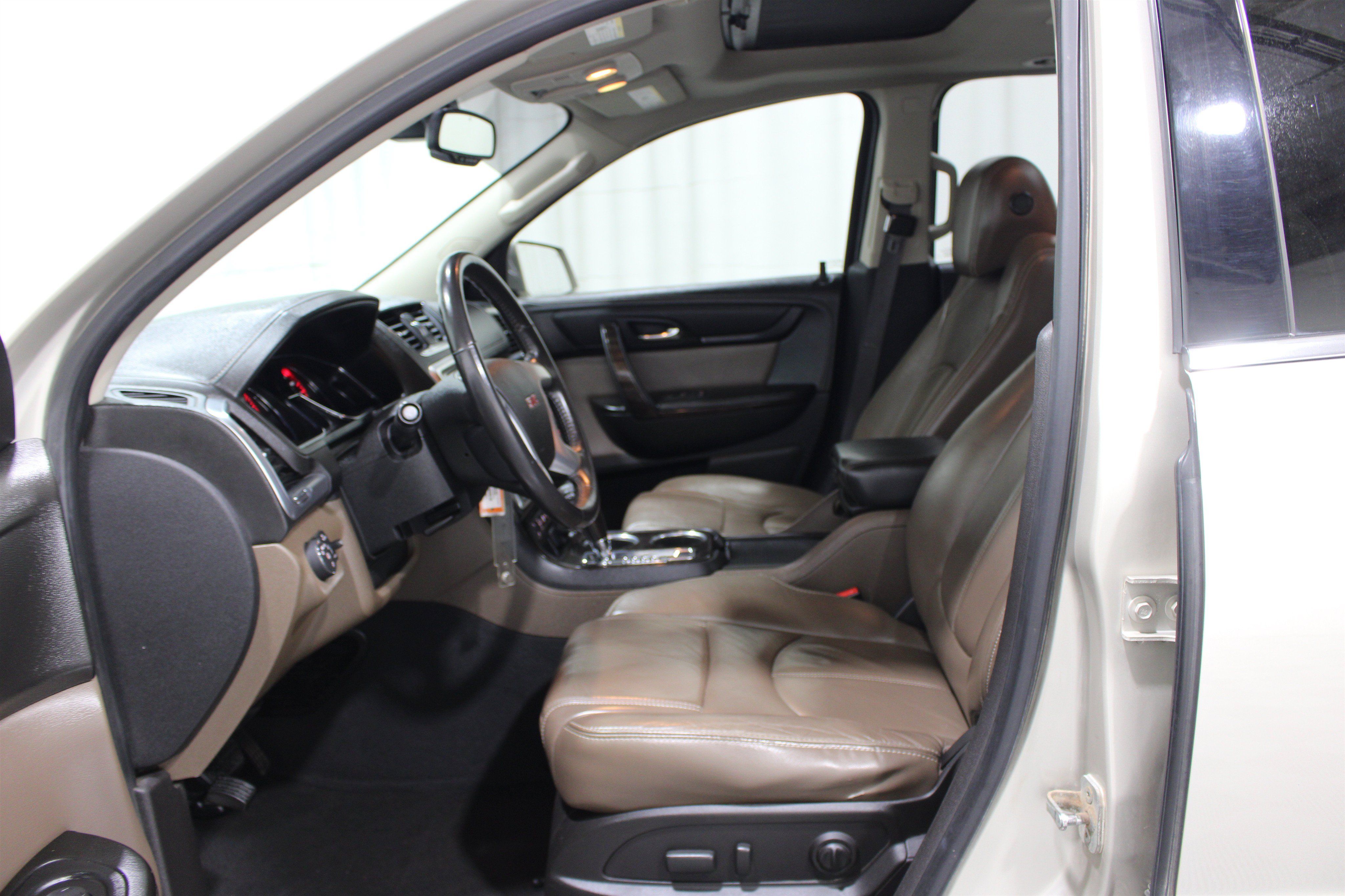 Used 2015 GMC Acadia SLT w/ Open Road Package FWD image 3