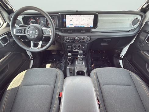 Used 2025 Jeep Wrangler Unlimited Sahara AWD/4WD image 14