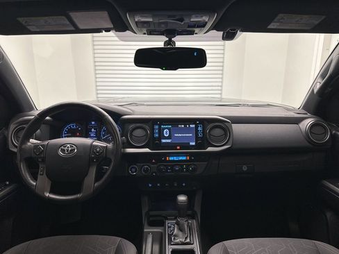Used 2016 Toyota Tacoma TRD Off-Road AWD/4WD image 17