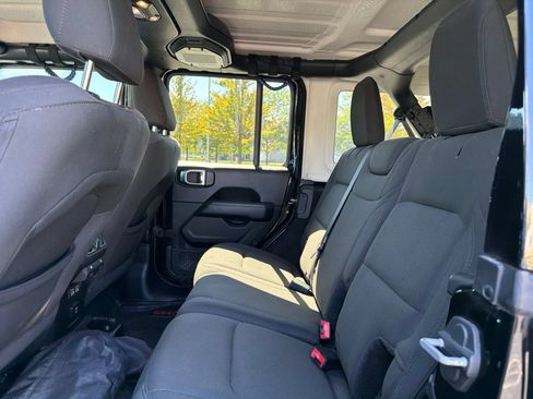 Used 2020 Jeep Wrangler Unlimited Sahara w/ Uconnect 4C Nav & Sound Group AWD/4WD image 12