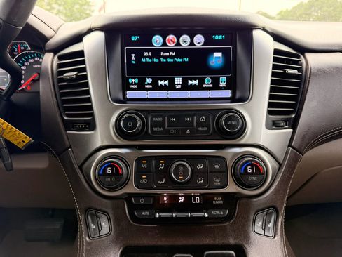 Used 2018 Chevrolet Suburban LT RWD image 19