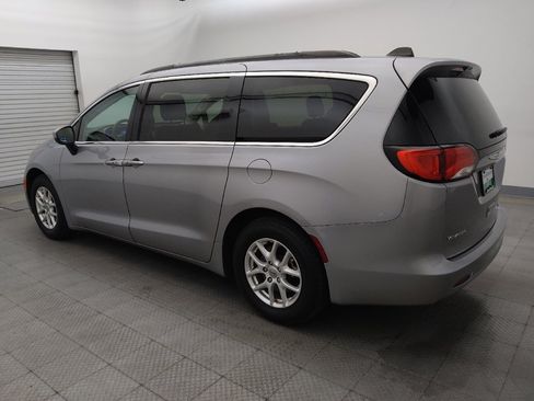 Used 2021 Chrysler Voyager Lxi FWD image 3