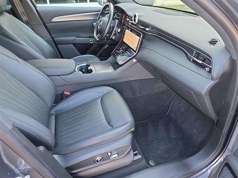 Used 2023 Maserati Grecale GT image 32