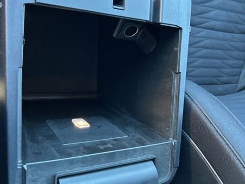 Used 2020 Ford Explorer XLT image 24