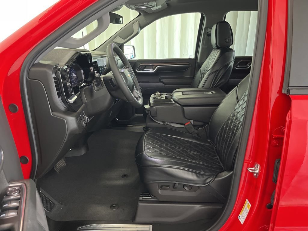 Used 2024 Chevrolet Silverado 1500 LT AWD/4WD image 2