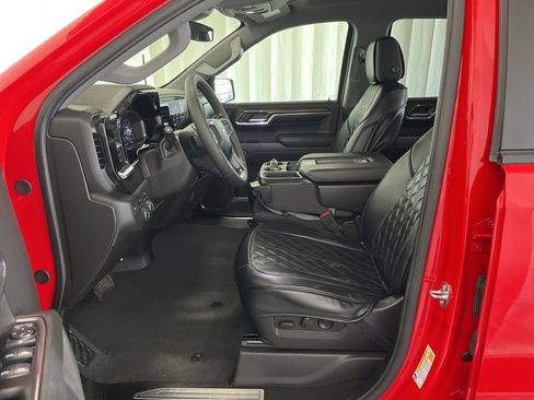 Used 2024 Chevrolet Silverado 1500 LT AWD/4WD image 2