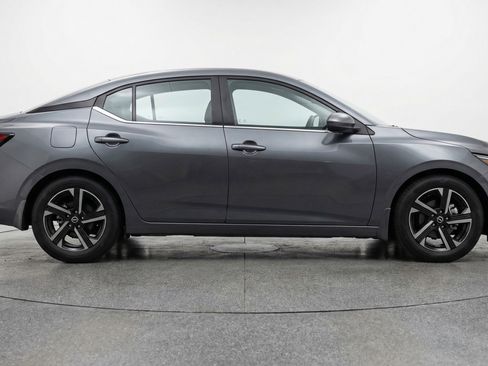 Used 2025 Nissan Sentra SV FWD image 11