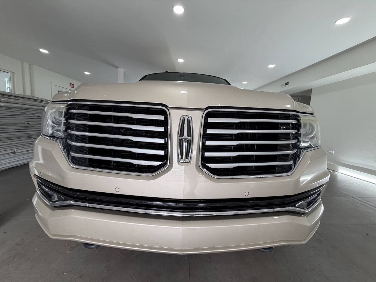 Used 2017 Lincoln Navigator L Select AWD/4WD image 33