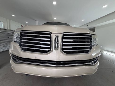 Used 2017 Lincoln Navigator L Select AWD/4WD image 33