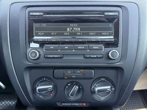 Used 2013 Volkswagen Jetta SE FWD image 25