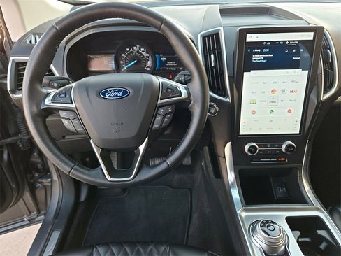 Used 2024 Ford Edge Titanium image 13