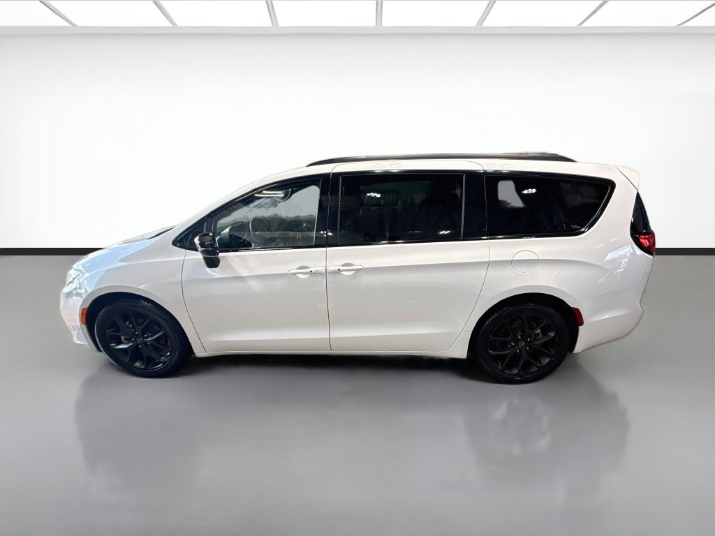 Used 2025 Chrysler Pacifica Limited FWD image 8
