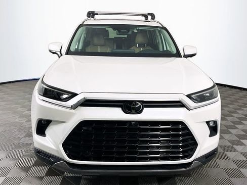 Used 2024 Toyota Grand Highlander Platinum image 3