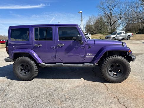 Used 2017 Jeep Wrangler Unlimited Sahara w/ Max Tow Package image 4