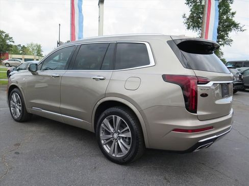 Used 2022 Cadillac XT6 Premium Luxury w/ Technology Package image 5