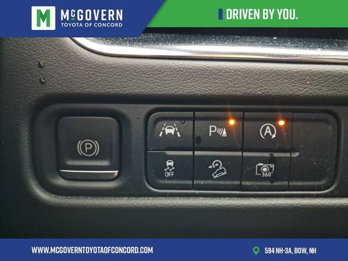 Used 2023 Chevrolet Tahoe Z71 w/ Luxury Package AWD/4WD image 31