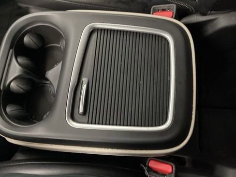 Used 2023 Chrysler Pacifica Touring-L image 50