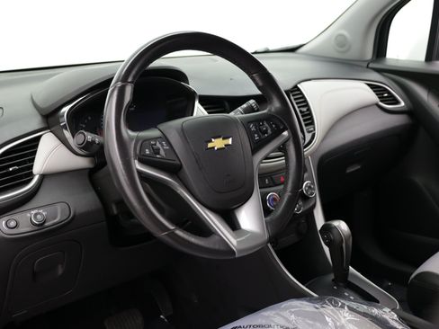 Used 2022 Chevrolet Trax LT w/ LT Convenience Package AWD/4WD image 12