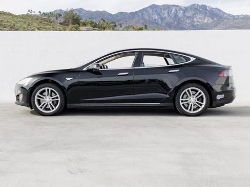 Used 2013 Tesla Model S Performance image 2