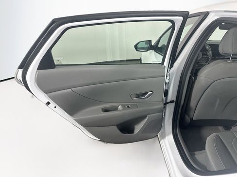 Used 2025 Hyundai Elantra SEL FWD image 27