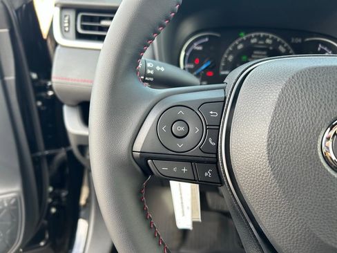 Used 2025 Toyota RAV4 SE image 21