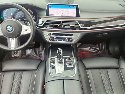 Used 2022 BMW 750i xDrive w/ Executive Package AWD/4WD image 19
