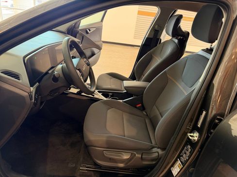 Used 2026 Kia Niro LX FWD image 25