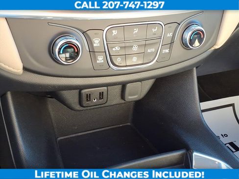 Used 2023 Chevrolet Traverse LS image 17