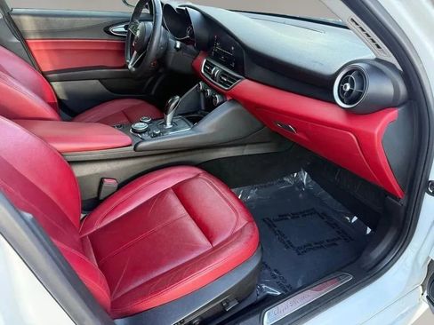 Used 2017 Alfa Romeo Giulia RWD image 12