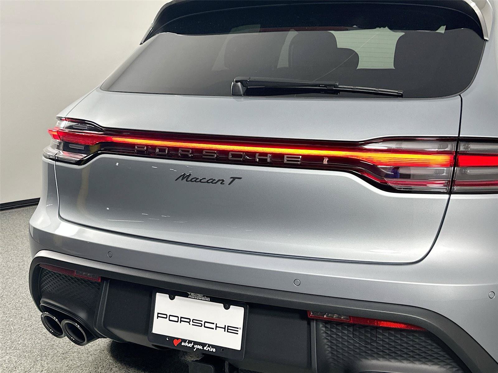 Used 2026 Porsche Macan Turbo AWD/4WD image 17
