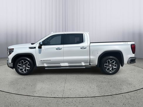 Used 2022 GMC Sierra 1500 SLT w/ SLT Convenience Package AWD/4WD image 2