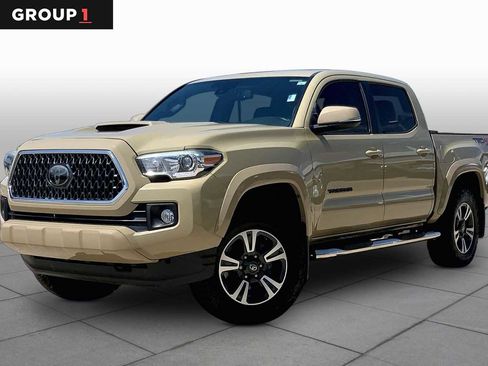 Used 2018 Toyota Tacoma TRD Sport image 1