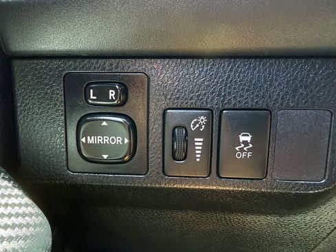 Used 2014 Toyota RAV4 LE FWD image 23