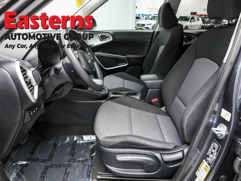 Used 2023 Kia Soul LX w/ LX Technology Package image 14