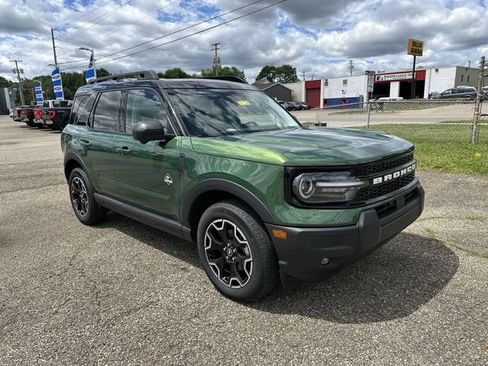 Used 2025 Ford Bronco Sport Outer Banks w/ Outer Banks Tech Package+ AWD/4WD image 11