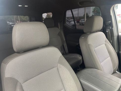 Used 2023 Chevrolet Traverse LT FWD image 19