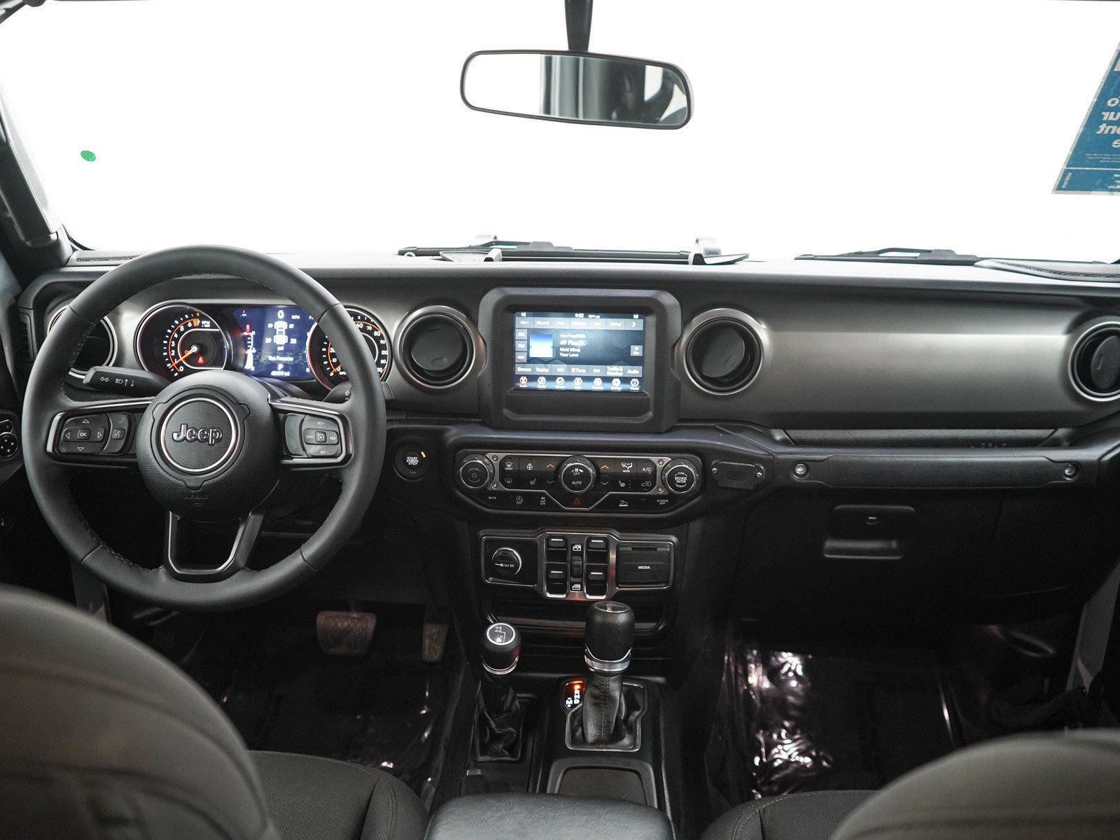 Used 2023 Jeep Gladiator Sport AWD/4WD image 13