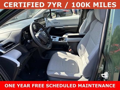 Used 2025 Toyota Sienna LE FWD image 14