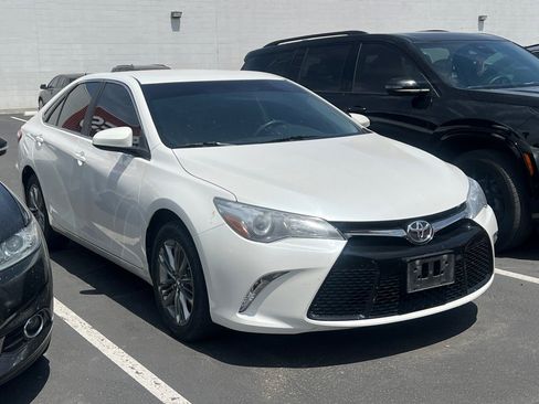 Used 2017 Toyota Camry SE FWD image 2