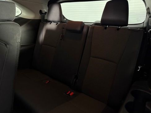 Used 2023 Toyota Highlander L image 15