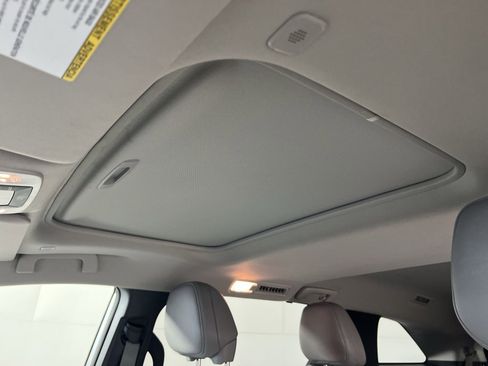 Used 2025 Toyota Sienna XLE image 25